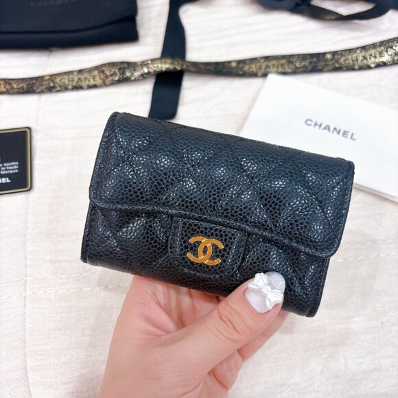 95% NEW CHANEL CARD HOLD WALLET WITH FULL PACKAGING, HOLIDAY RIBBON - Picture 3 of 14